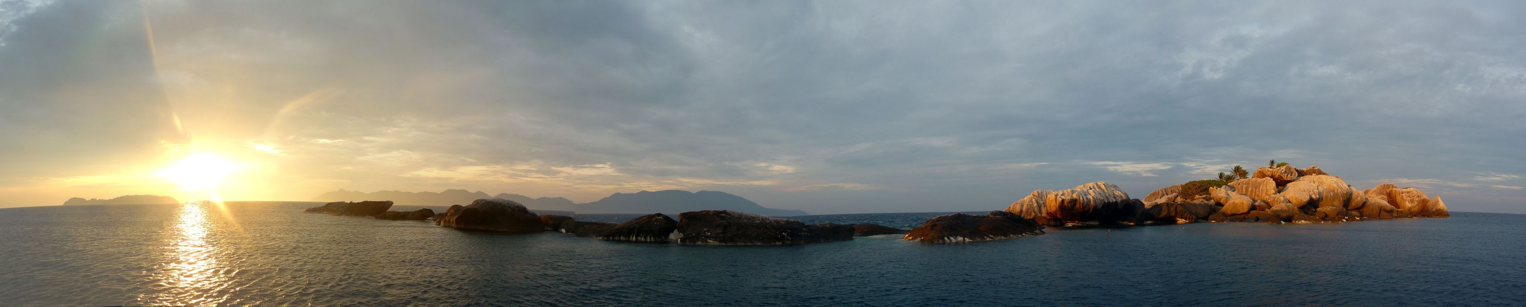 Pulau Labas - Ein bisschen Fels mitten im Meer.